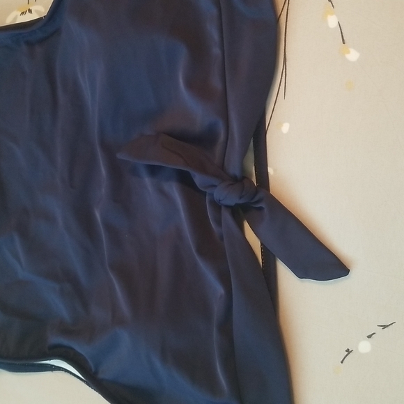 Sporty Bikini Top - Picture 2 of 10